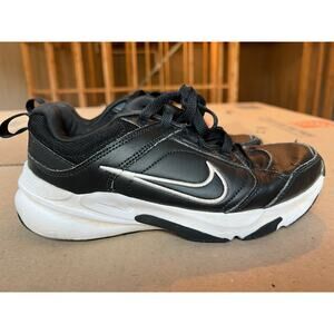 Nike Men's Defy All Day training sneaker 4.5